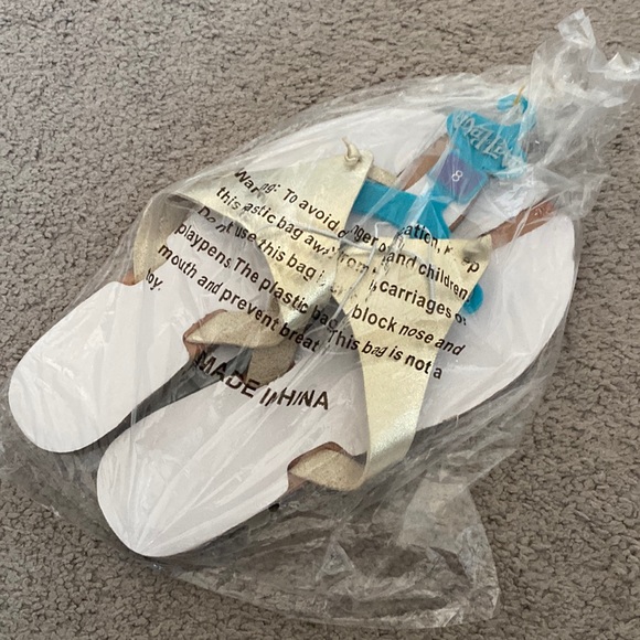 Shoes - Flip-flops sandals NWT size 8